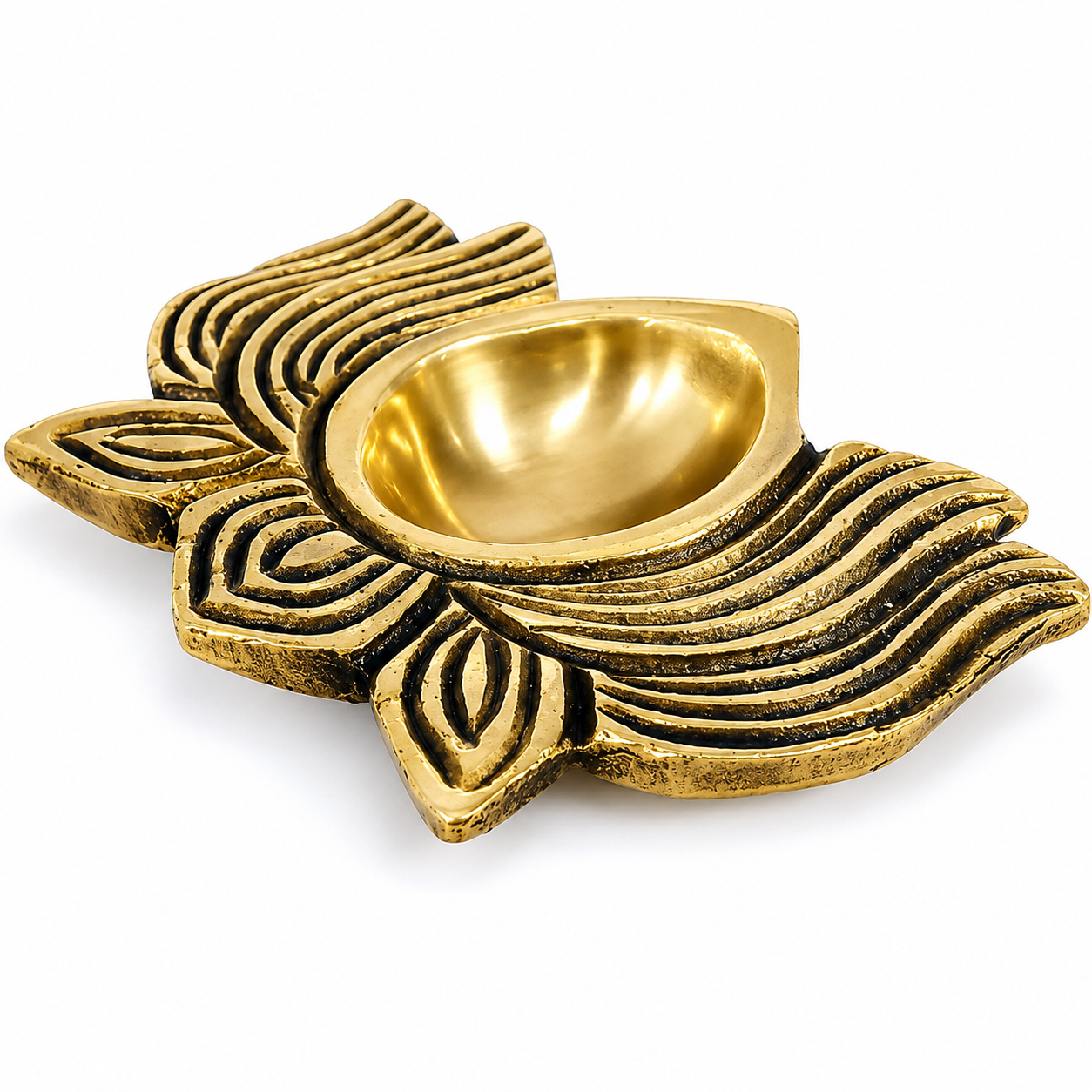 Brass Lotus Diya for Pooja & Home Mandir | Traditional Oil Lamp for Diwali Temple Décor & Gifting | Small Vilakku Deepam (3 x 2.5 Inch Pack of 1)