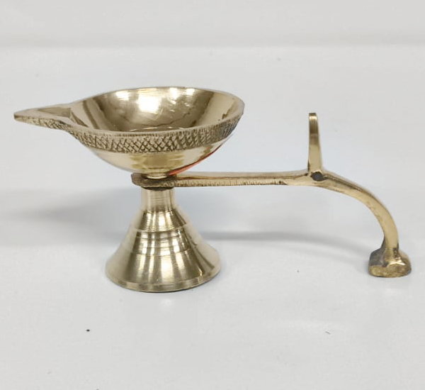 Brass Aarti Diya with Handle for Pooja & Rituals | Spiritual Oil Lamp for Temple Home & Festive Use | Height-2 Inch Length-4.5 Inch | Pack of 1