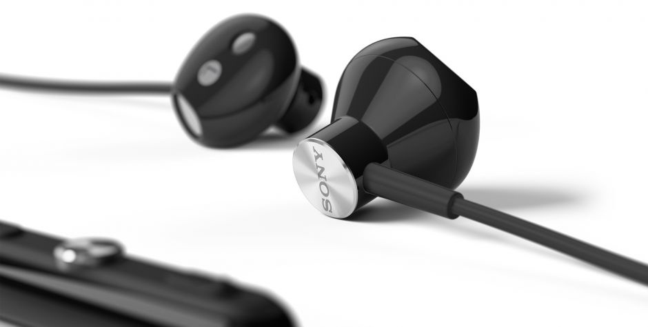 The STH30 is designed to perform in any conditions. The entire headset is fully waterproof, including the headphone speakers, which are fitted with specially designed water-repellent acoustic fabric.